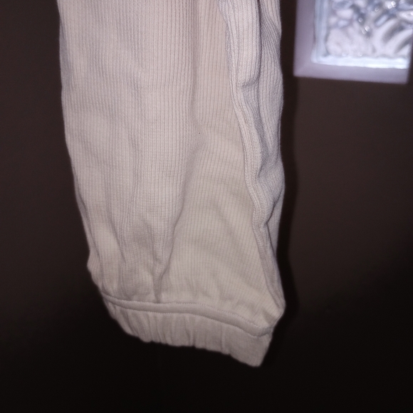 Cream Crop top - Picture 8 of 9